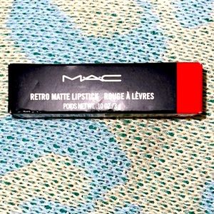 Mac retro matte dangerous